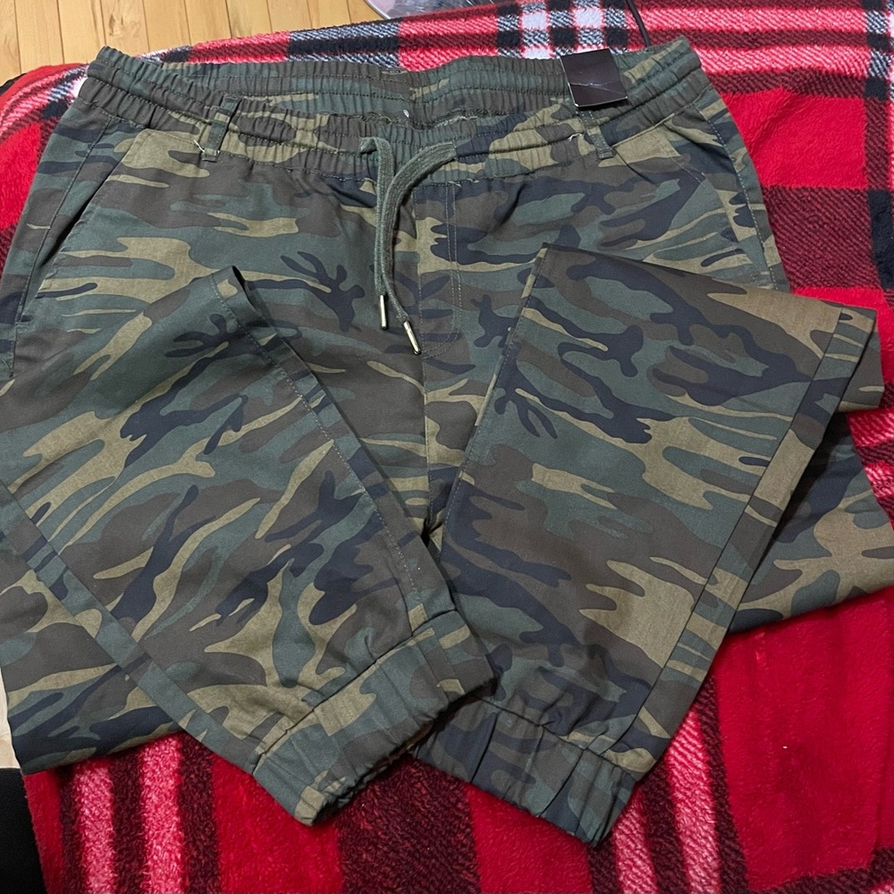 Lady's Camo Jogger Pants - Olive Green